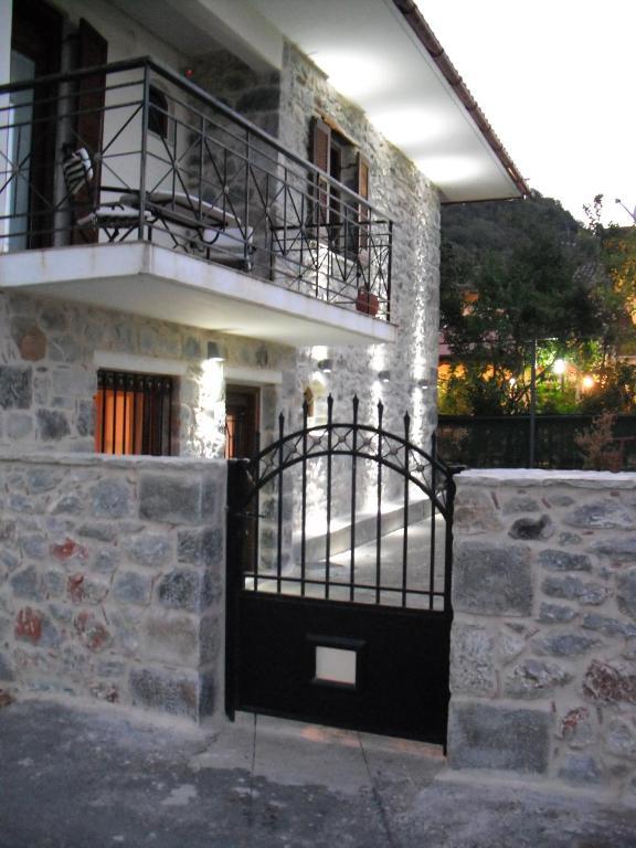 Villa Iris Містрас Екстер'єр фото